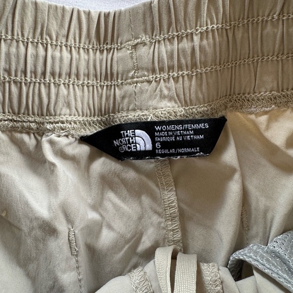 The North Face Womens Shorts 6 Beige Outdoor Hiking Lightweight Casual - Picture 7 of 7
